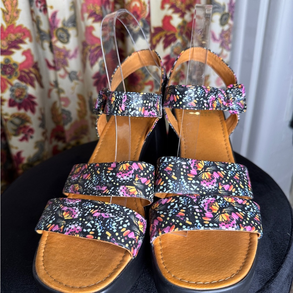 Embassy London Ritz Chunky Heels - Picture 3 of 13
